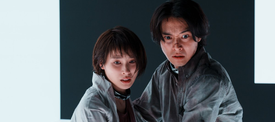 Usagi and Arisu hold one another in Alice in Borderland season 3